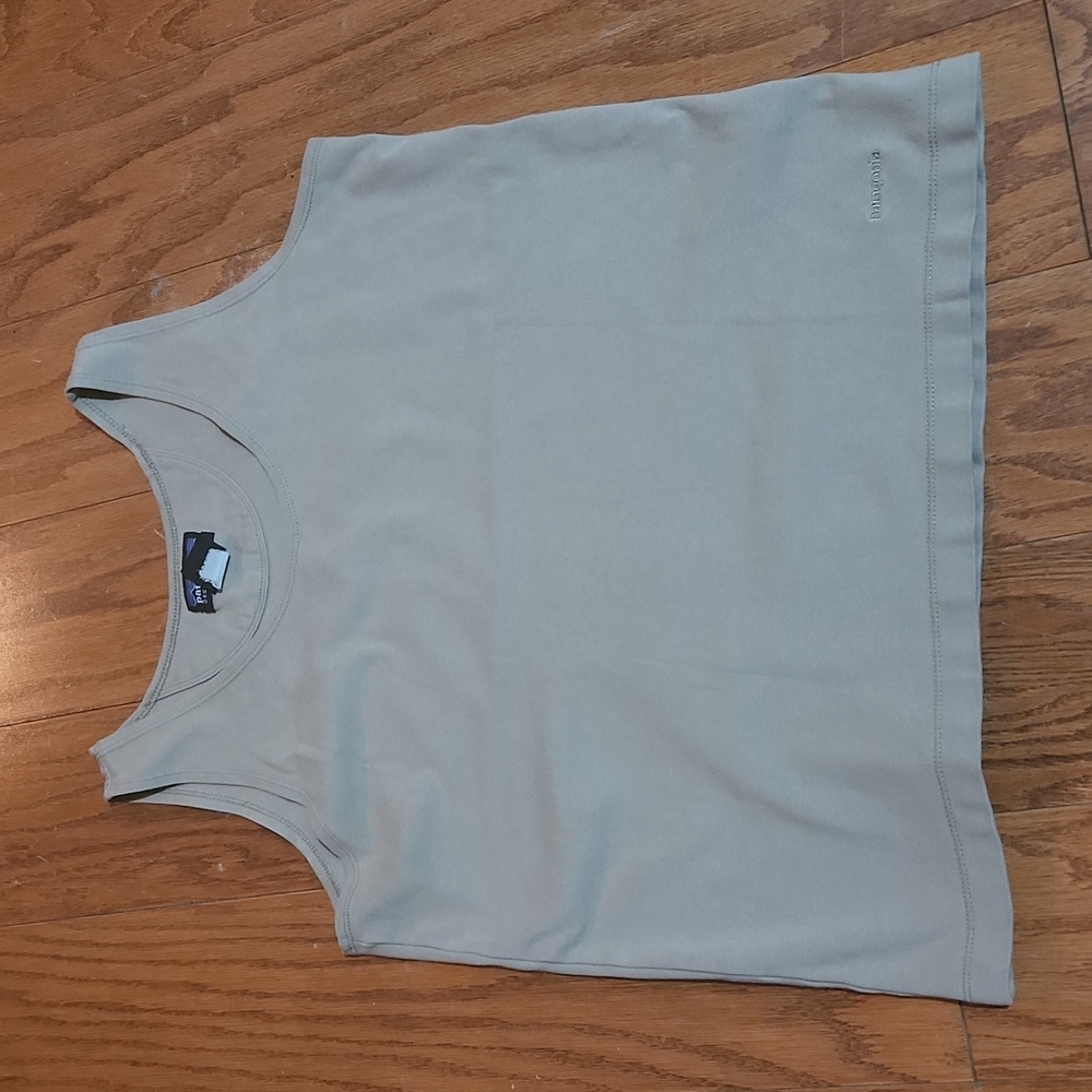 Sleeveless shirt